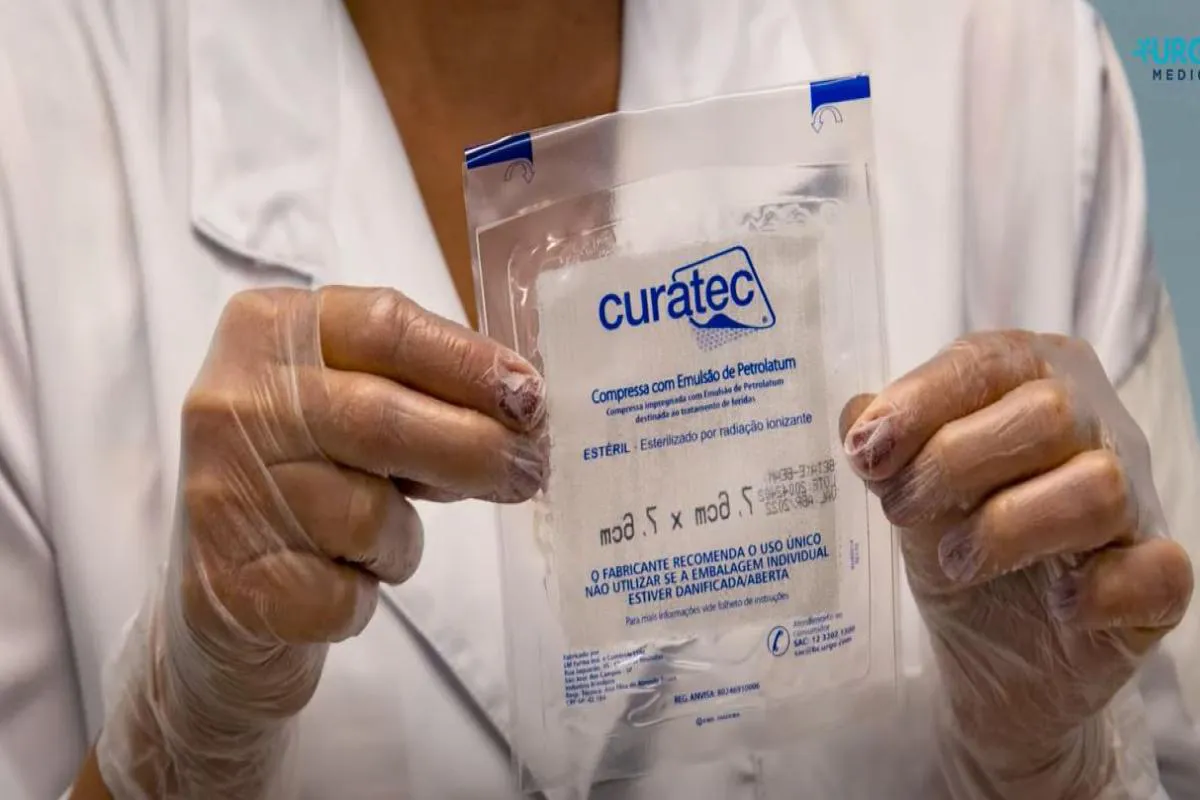 Curativo Petrolatum Compressa de Emulsão - Curatec 2 Curativo Petrolatum Compressa de Emulsão - Curatec – imagem 2 de 5