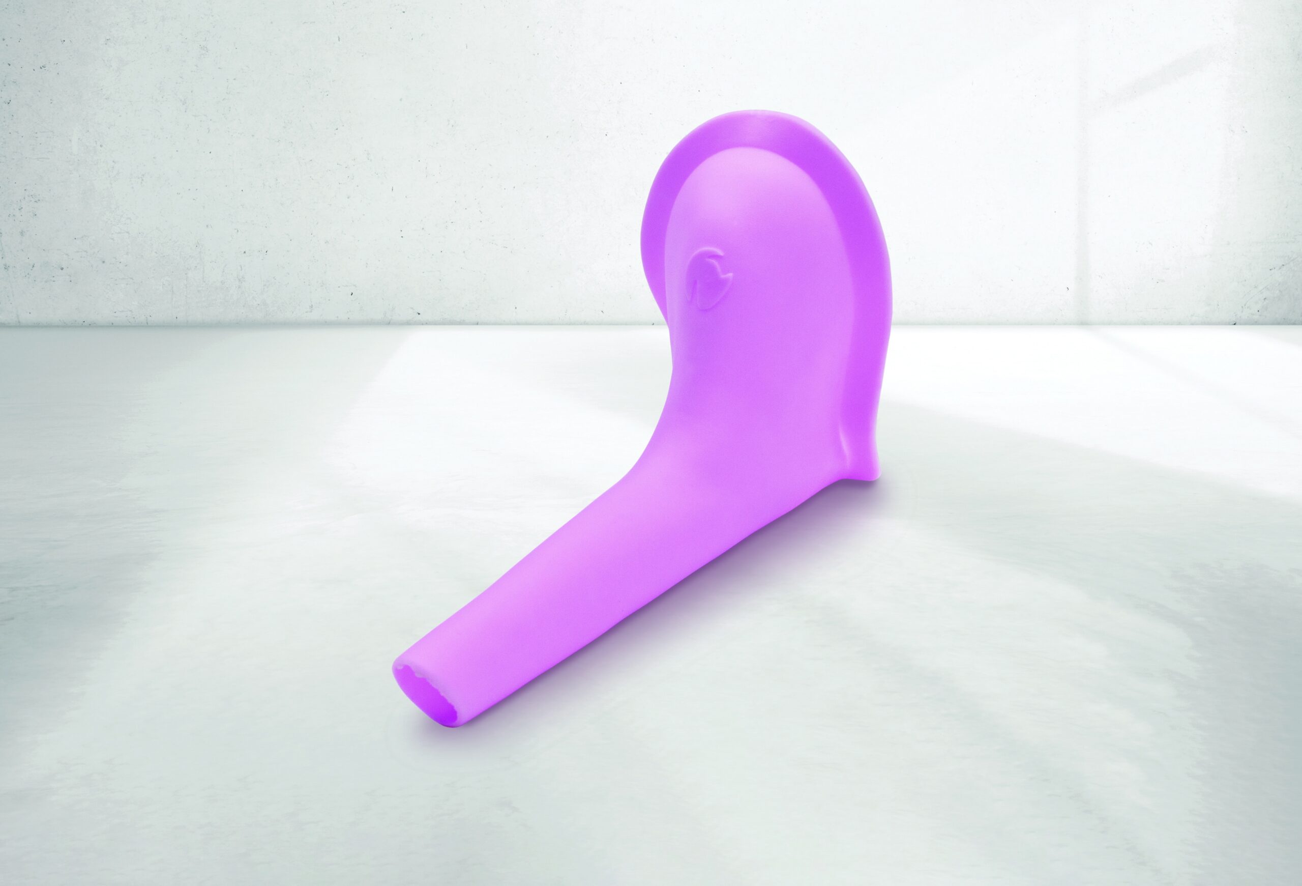 Urinol Feminino de Silicone Reutilizável - Longevitech 2 Urinol Feminino de Silicone Reutilizável - Longevitech – imagem 2 de 4