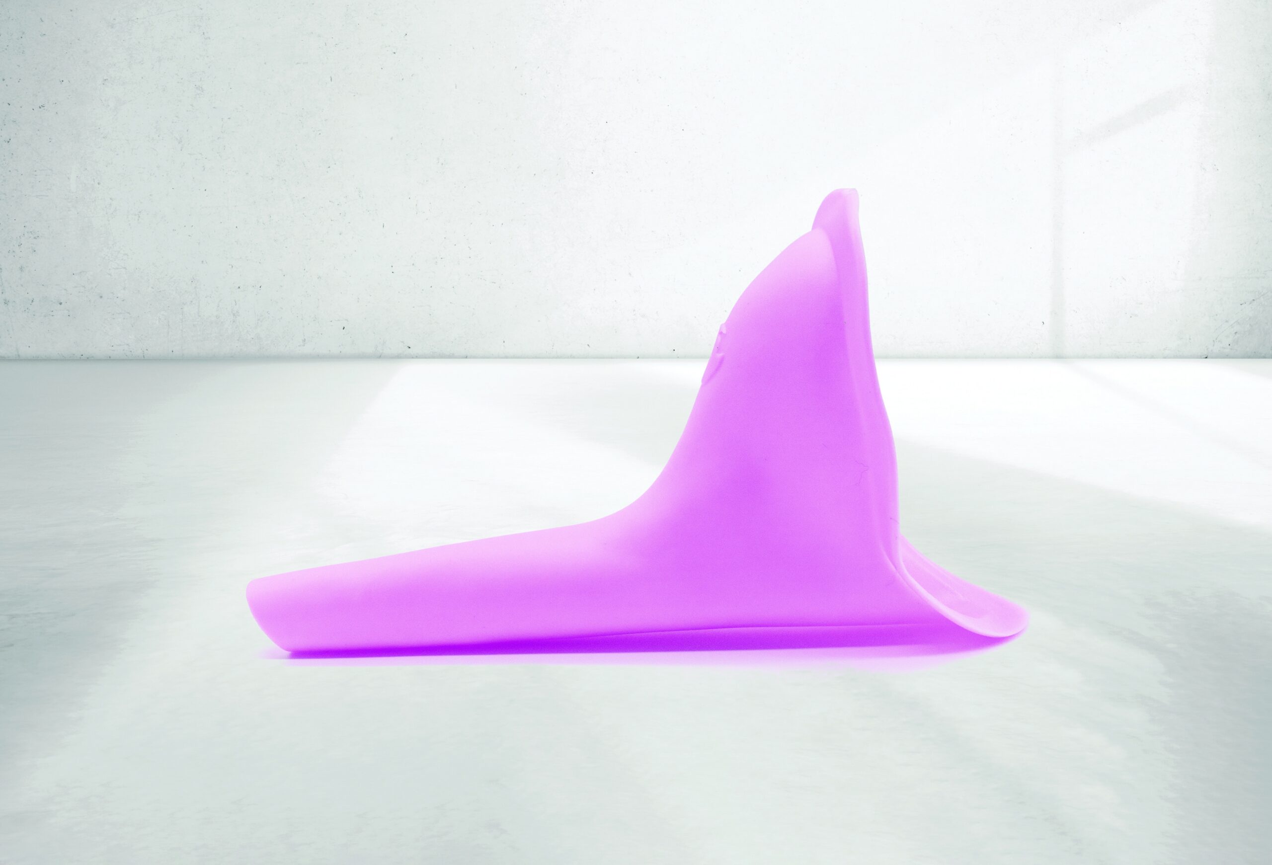 Urinol Feminino de Silicone Reutilizável - Longevitech 3 Urinol Feminino de Silicone Reutilizável - Longevitech – imagem 3 de 4