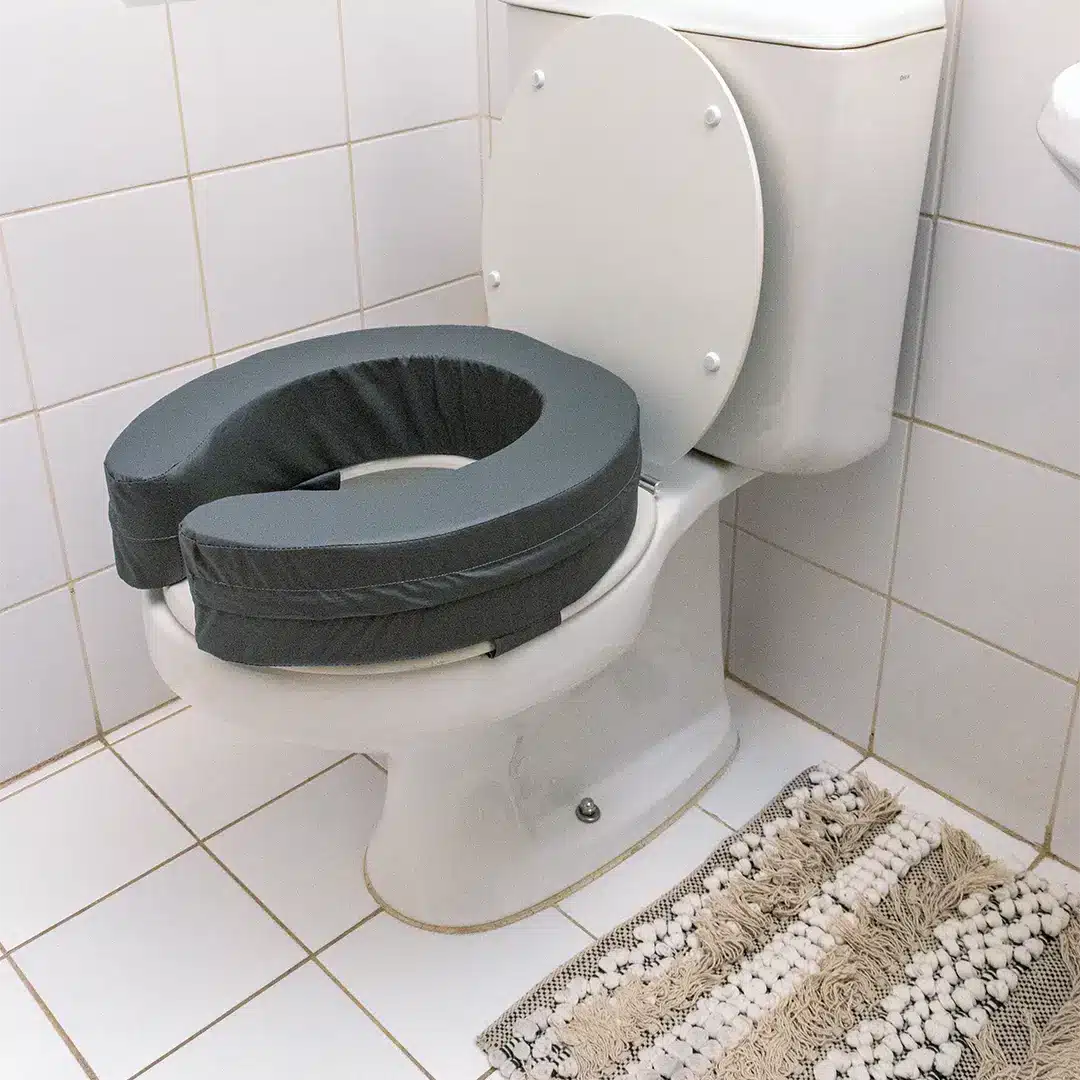 Assento Elevatório Vaso Sanitário Impermeável - Longevitech 3 Assento Elevatório Vaso Sanitário Impermeável - Longevitech – imagem 3 de 5