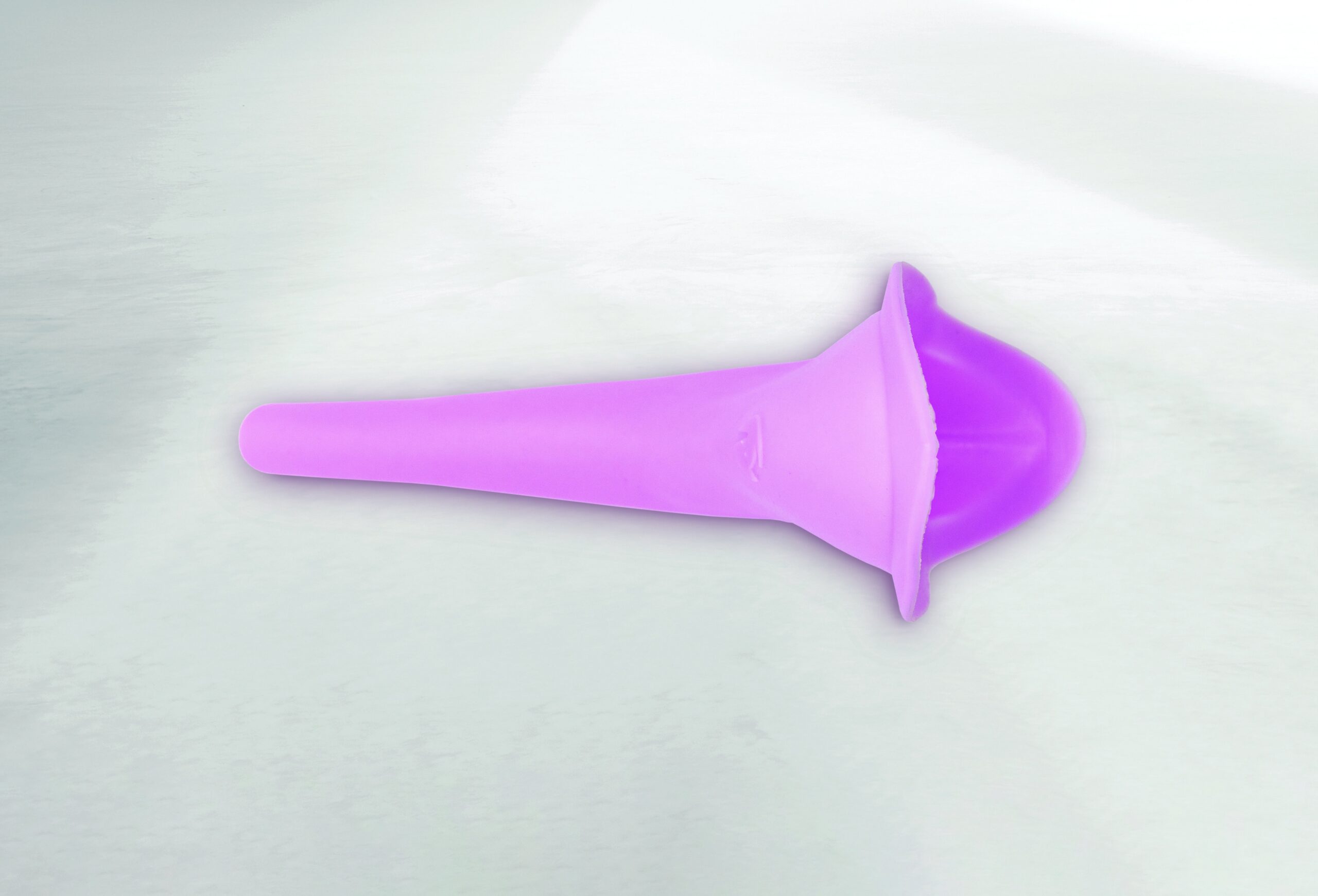 Urinol Feminino de Silicone Reutilizável - Longevitech 4 Urinol Feminino de Silicone Reutilizável - Longevitech – imagem 4 de 4